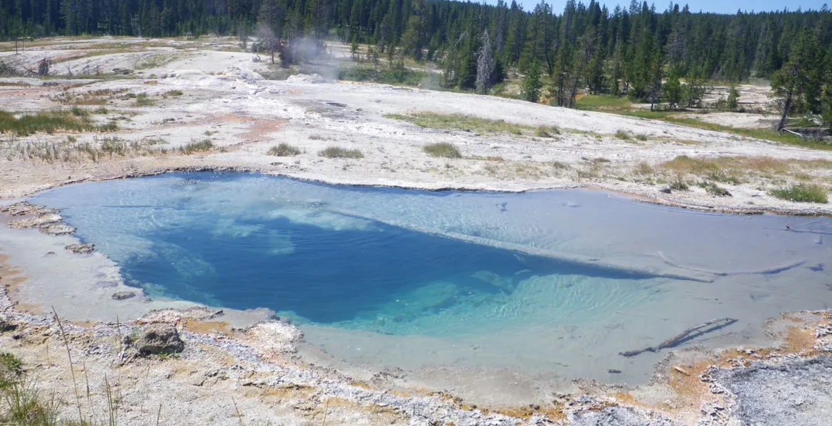Hot spring at Shoshone Geyser Basin - Yellowstone Guidelines Hot spring at Shoshone Geyser Basin - Yellowstone Guidelines